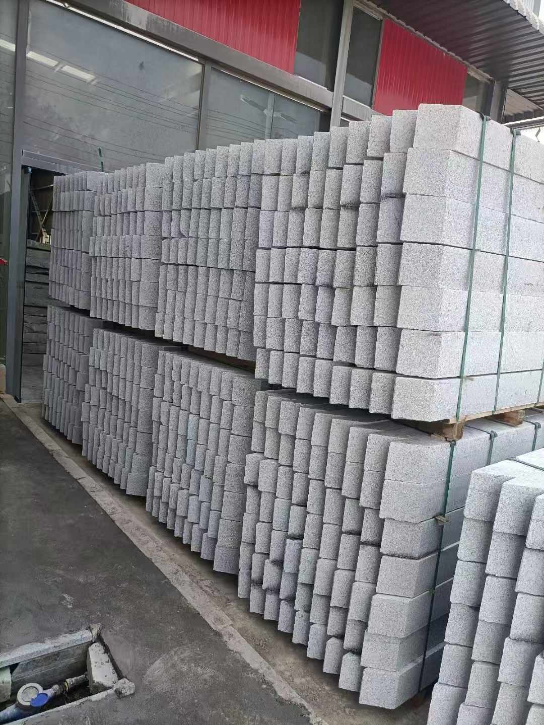 朝阳芝麻白树围石 树池