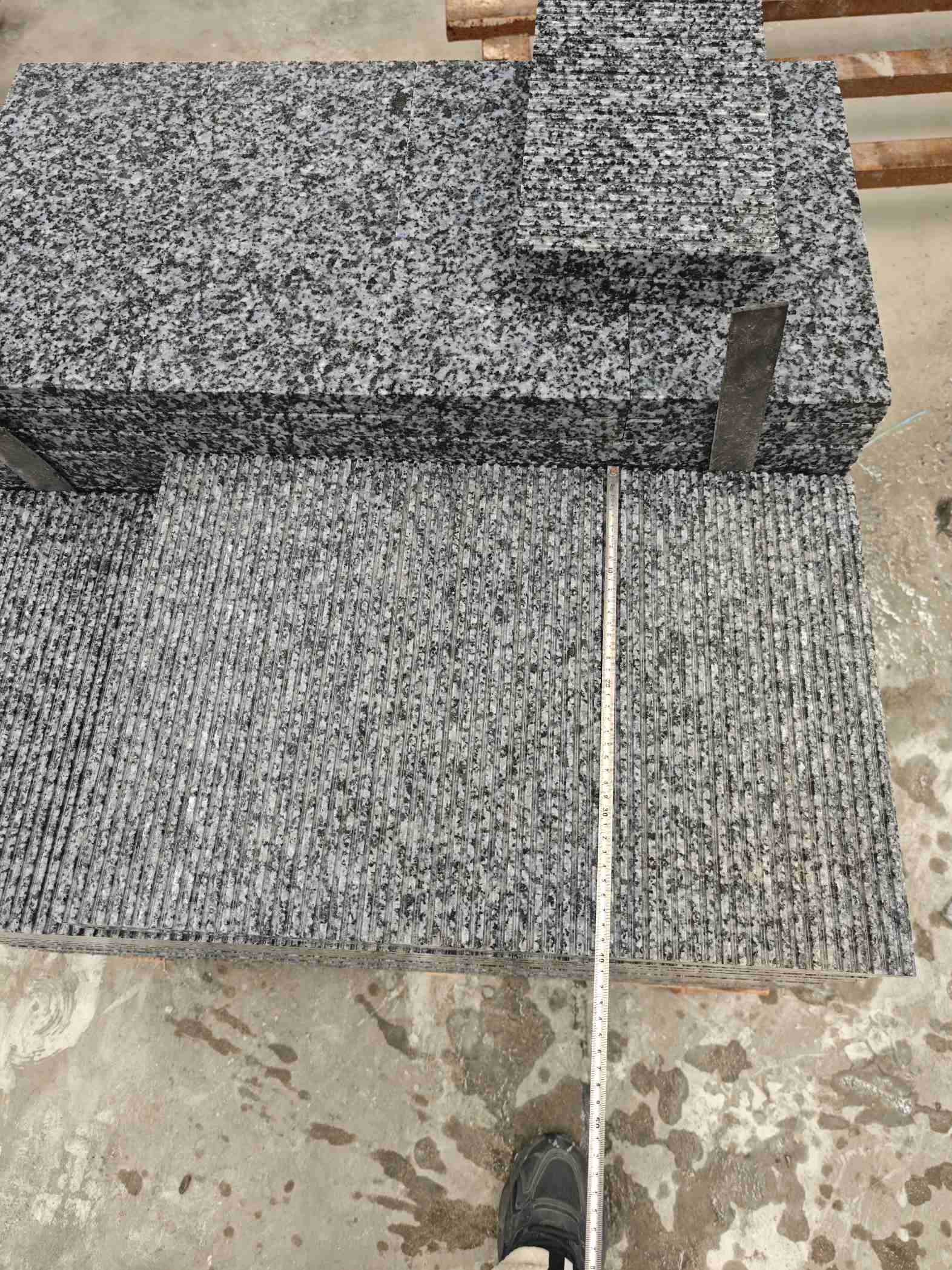 朝阳芝麻黑拉丝面