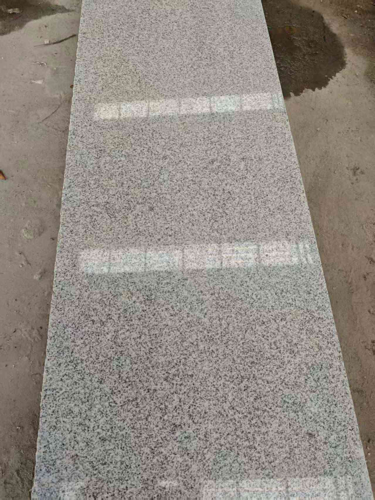 朝阳芝麻白光面毛板